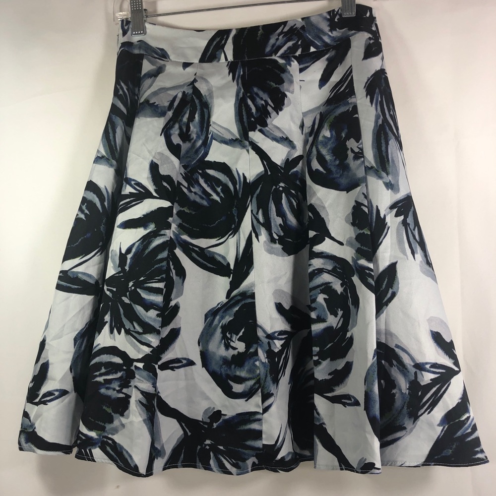 The Limited Floral Skirt. Size XS - Picture 7 of 8